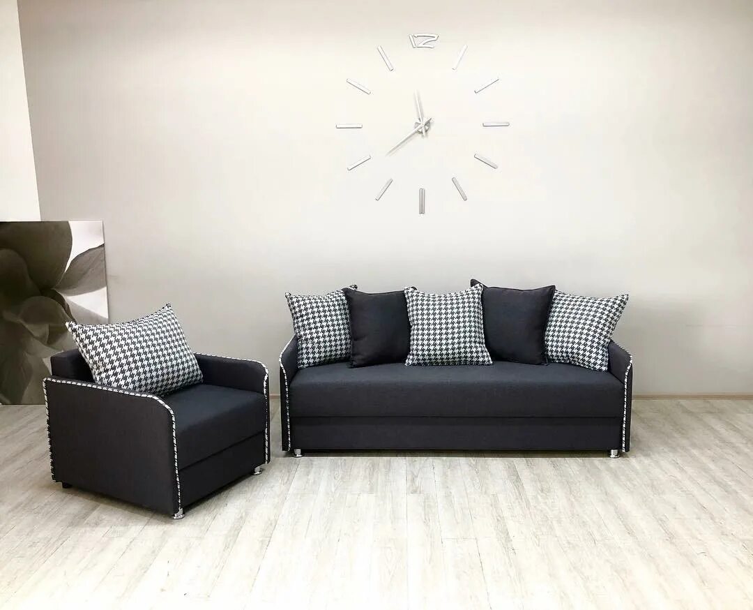 Даже диван. Красный диван бескаркасный екатеринбург. Даже диван. Даже диван. Какая профессия помогает обустроить квартиру.