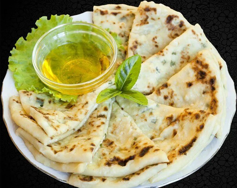 Чеченская кухня чепалгаш. Чеченцы чепалгаш. Чеченские лепешки чепалгаш. Чепалгаш. Лепешки чепалгаш.