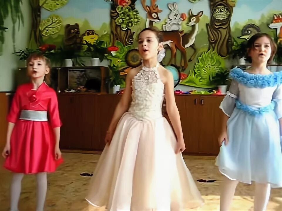 Петра дубрава дубравушка. Мамы в танце фото. Танец ко дню матери в начальной школе. Танец мамочка любимая моя. Мамы в танце.