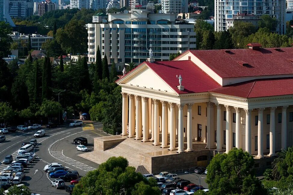 Здания города сочи. Сочинский зимний театр. зимний театр г.сочи ул.театральная 2. зимний театр и театральная площадь сочи. оперный театр сочи.