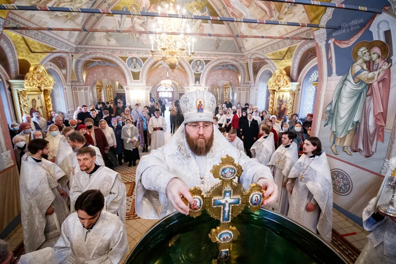 День накануне крещения. Можно ли причащаться 18 января. С крещением сочельником. Служба в крещенский сочельник. Можно ли причащаться 18 января.