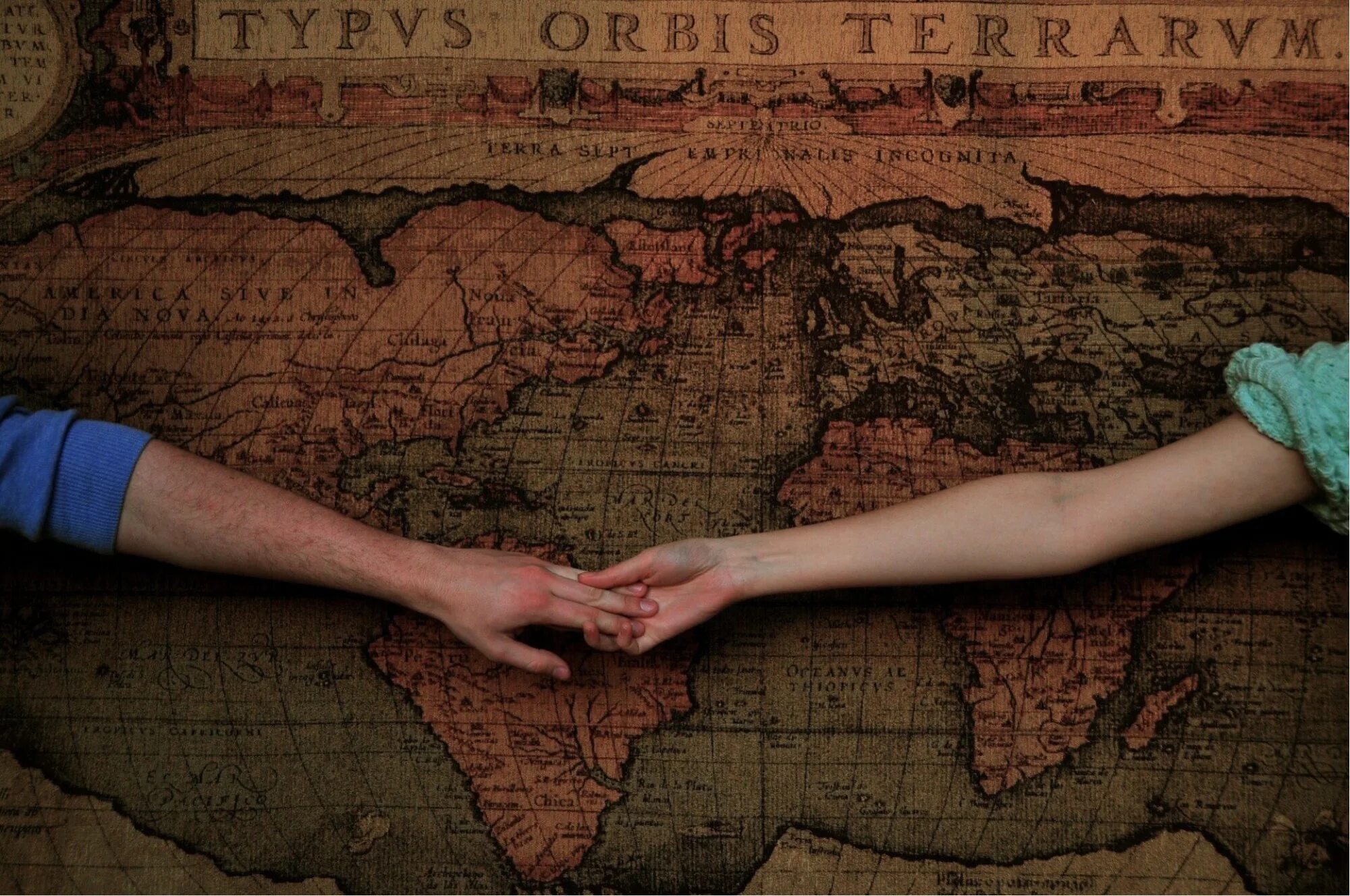 На расстоянии находишь человека. Любимому на расстоянии. Гиф любовь на расстоянии. Отношения на расстоянии любовь. Эстетика любви на расстоянии.