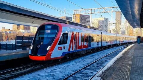 Электропоезд со станции