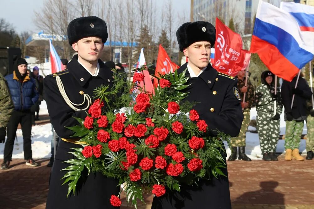 Митинг посвященный 23. Памятник для военного человека. Памятник героям локальных войн Орел. Памятник участникам локальных войн в Орле. Памятник воинам афганцам в Орле.