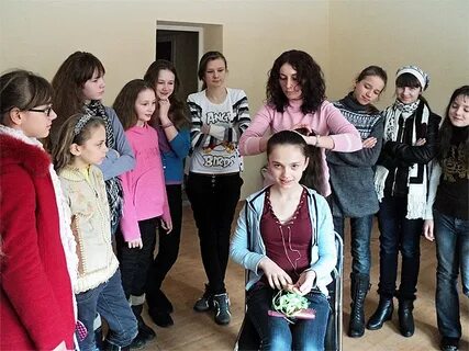 В школе девочек обучают