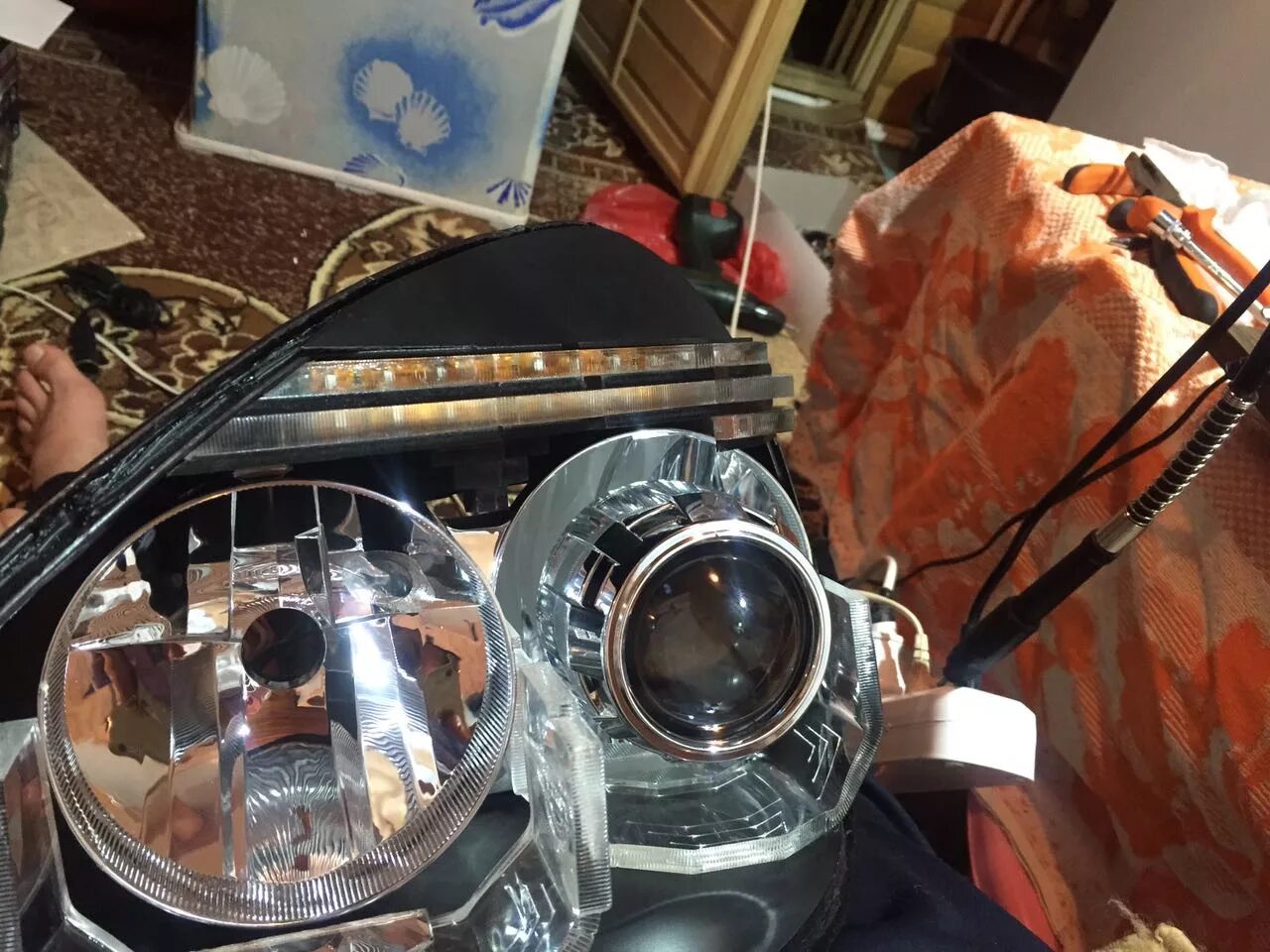 установка ангельских глазок и покраска подфарников. - Lada Приора хэтчбек, 1,6 л