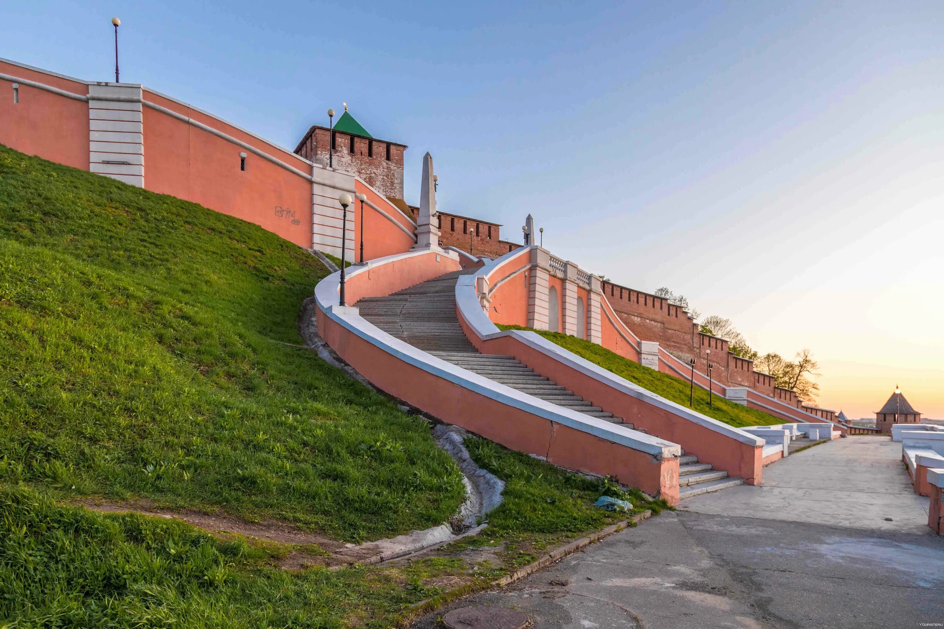 Фото на чкаловской. Чкаловская лестница Нижний Новгород. Нижегородский Кремль Чкаловская лестница. Чкаловская лестница Нижний Новгород 2021. Нижний Новгород Кремль лестница Чкалова.