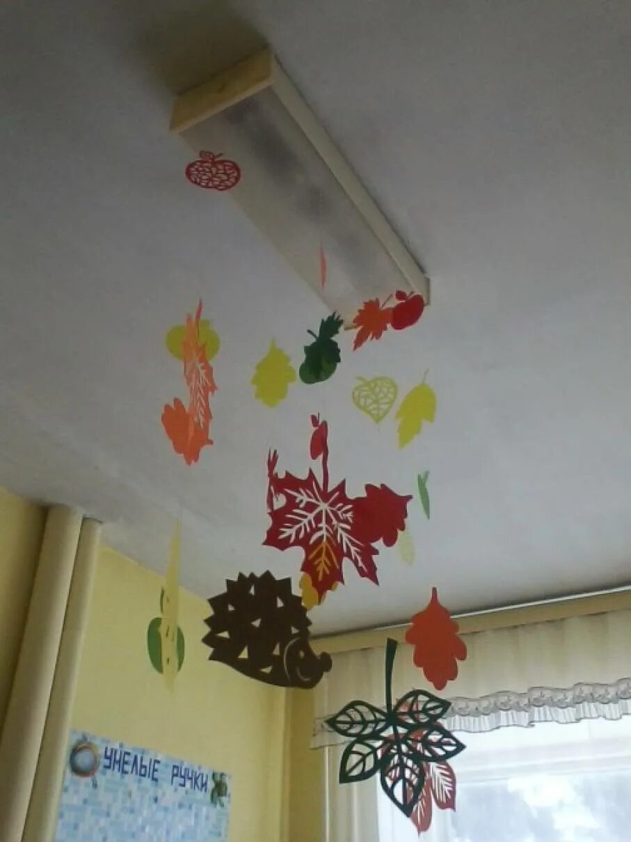 Украшение осень в детском саду. Украсить группу в детском саду к осени. Осеннее украшение группы в детском саду. Осеннее украшение группы в доу. Осеннее украшение группы в детском саду.