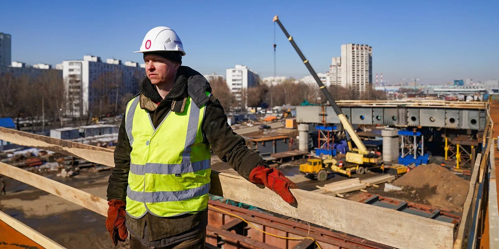 Стройка Москва. Стройка в городе. Люди на стройке. Профессии строительства. Сегодня москва строительство