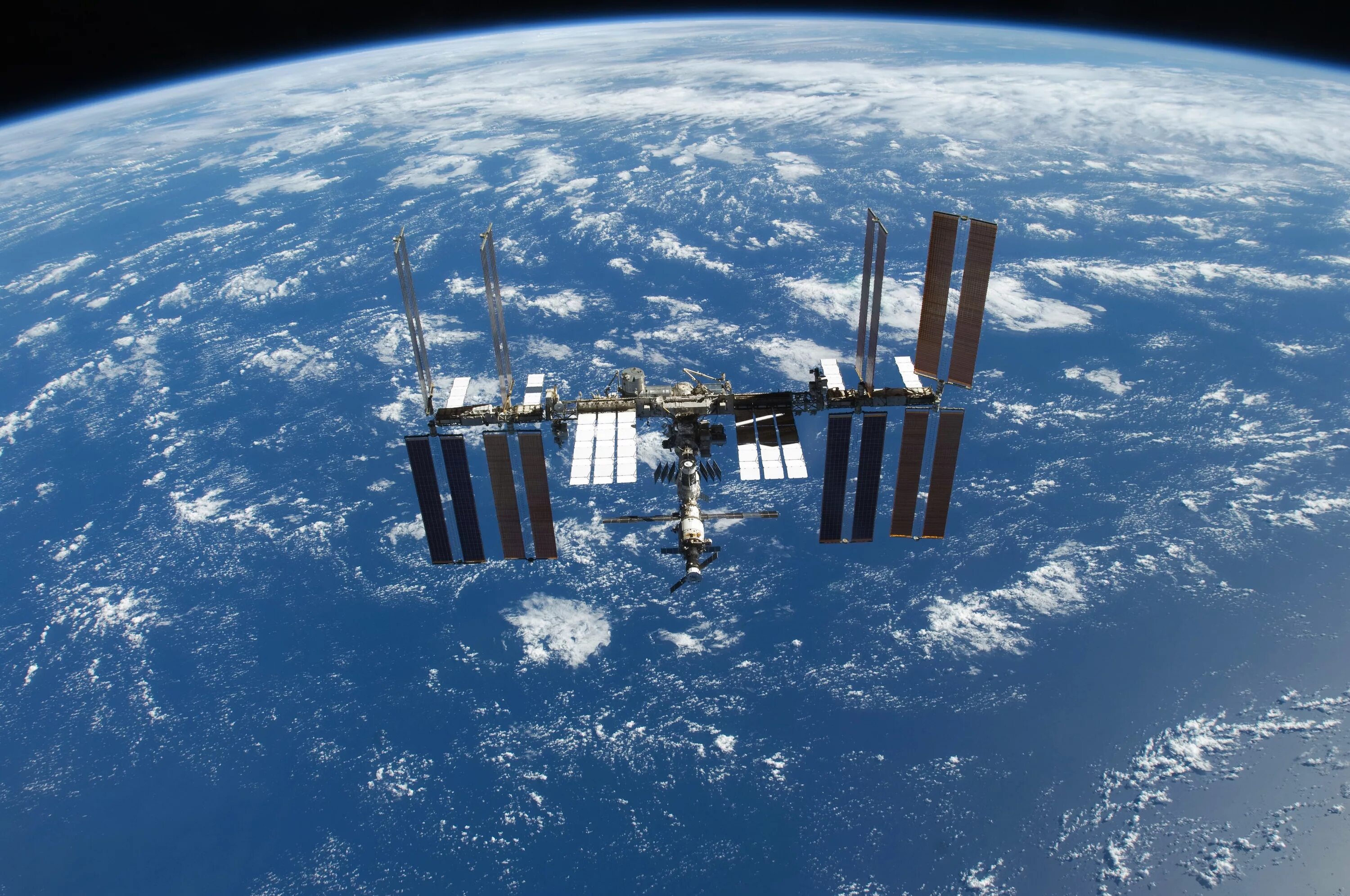 Спейс станция орбитальная. Международная Космическая станция МКС. Космический Спутник. Станция МКС В космосе.