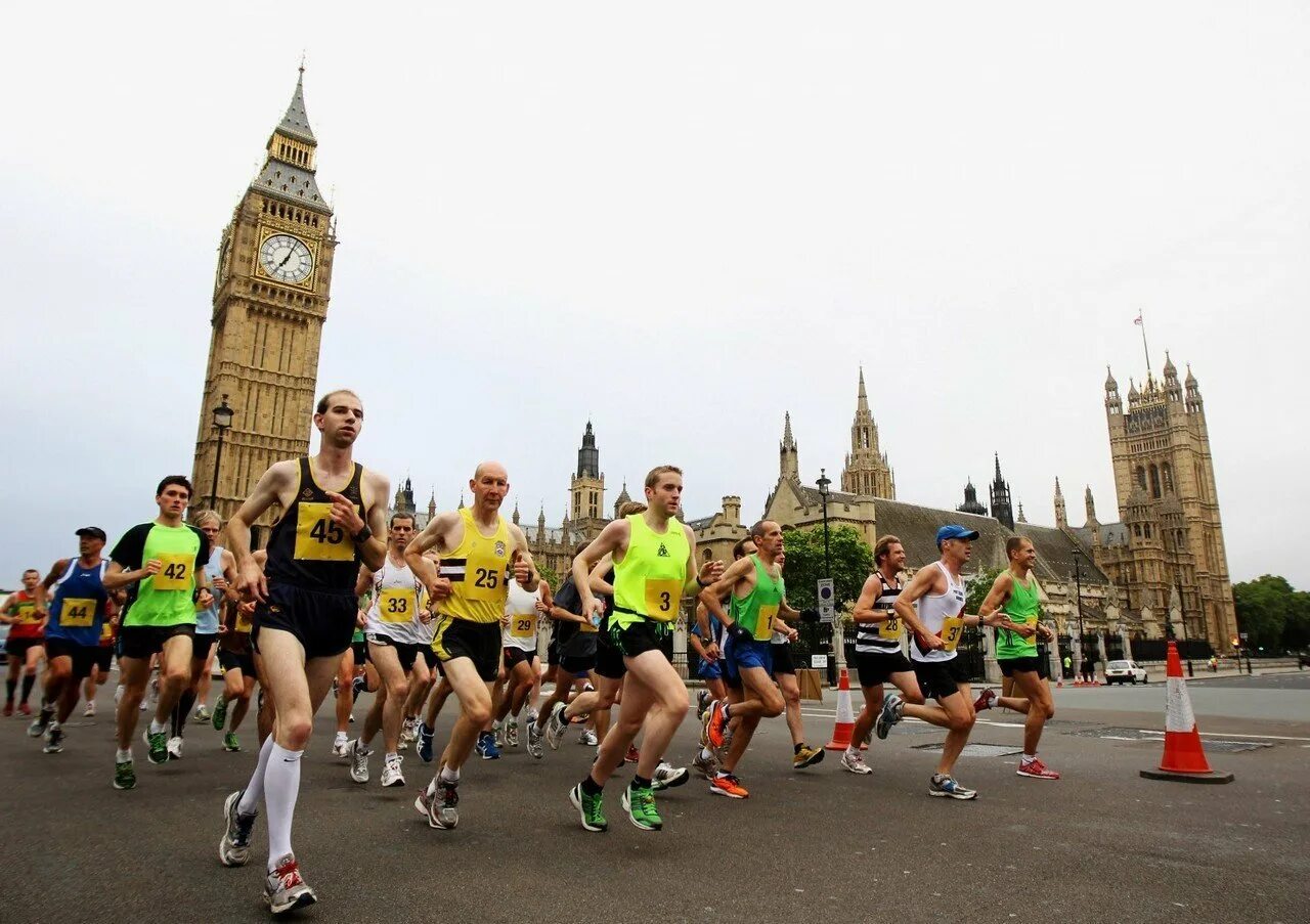 Марафон (the Marathon). Лондонский марафон первый забег. Марафон забег London. Спорт в Великобритании. Какой спорт популярен в великобритании