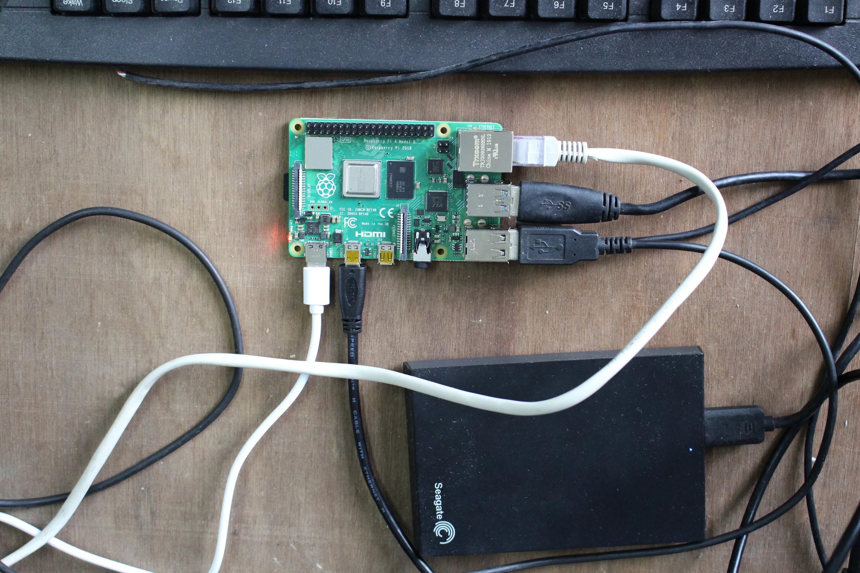 Прошить 4g. Raspberry Pi 3 гигабитный Ethernet. Raspberry Pi 4 обзор. Видеокарта для Распберри. Argon Eon Pi nas SSD.