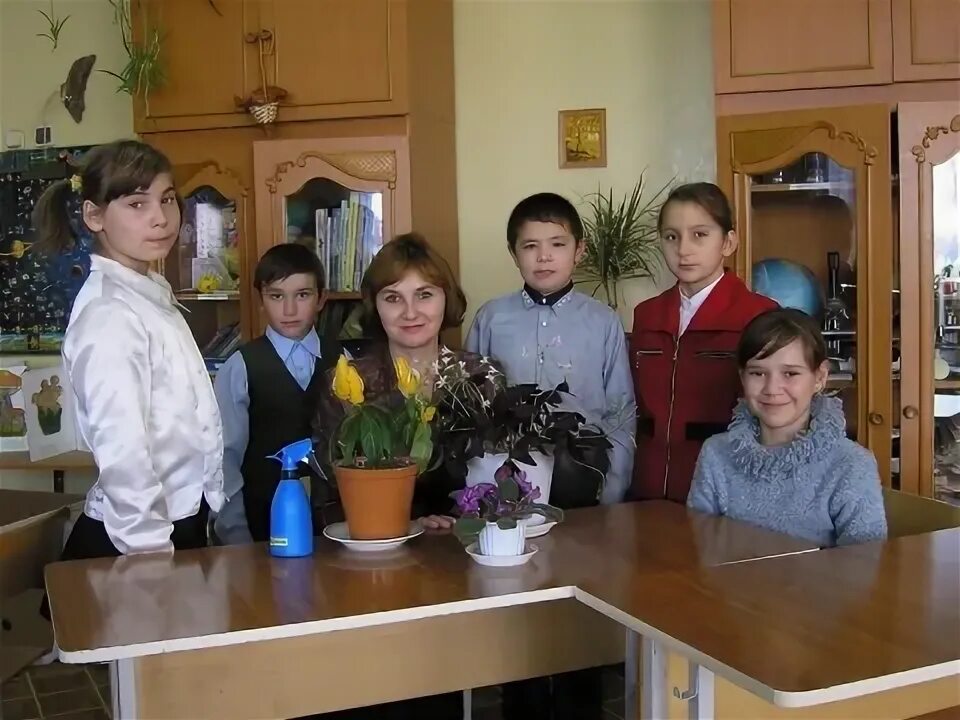 Экологические кружки. Кружок юный эколог. На занятиях кружка юных экологов 1 5. Мастер класс для 3 класса. Дети наблюдают за природой.