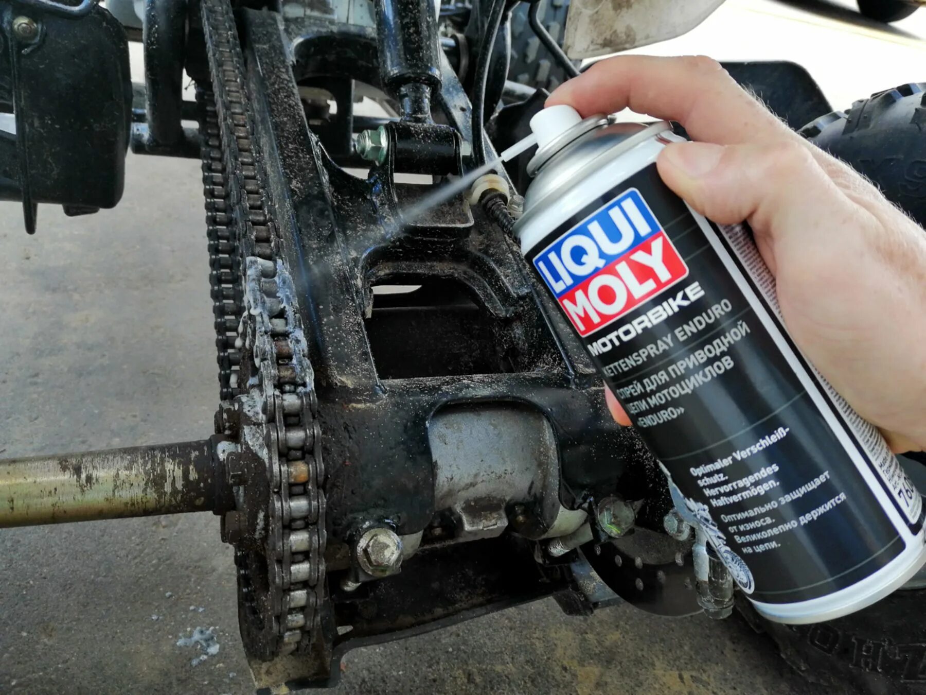 Какую смазку цепи мотоцикл. Смазка для цепи мотоцикла Liqui Moly. Смазка для цепи мотоцикла Liqui Moly k5. Смазка для цепи мотоцикла эндуро Mannol. Смазка для кроссовых цепей.