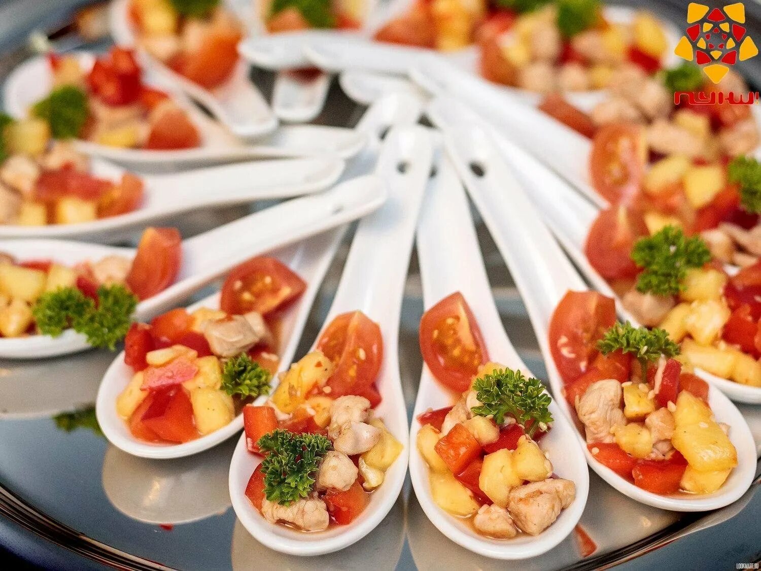 Закуски для фуршета. Холодные закуски. Закуски на банкет. Украшение холодных закусок. Фуршетные столы.