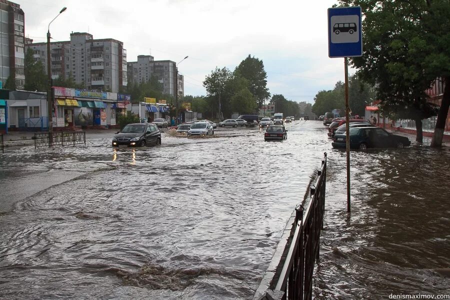 Где затапливает город. Наводнение в Смоленске. Потоп в Смоленске. Ливень в Смоленске. Наводнение в городе Рославль Смоленской.