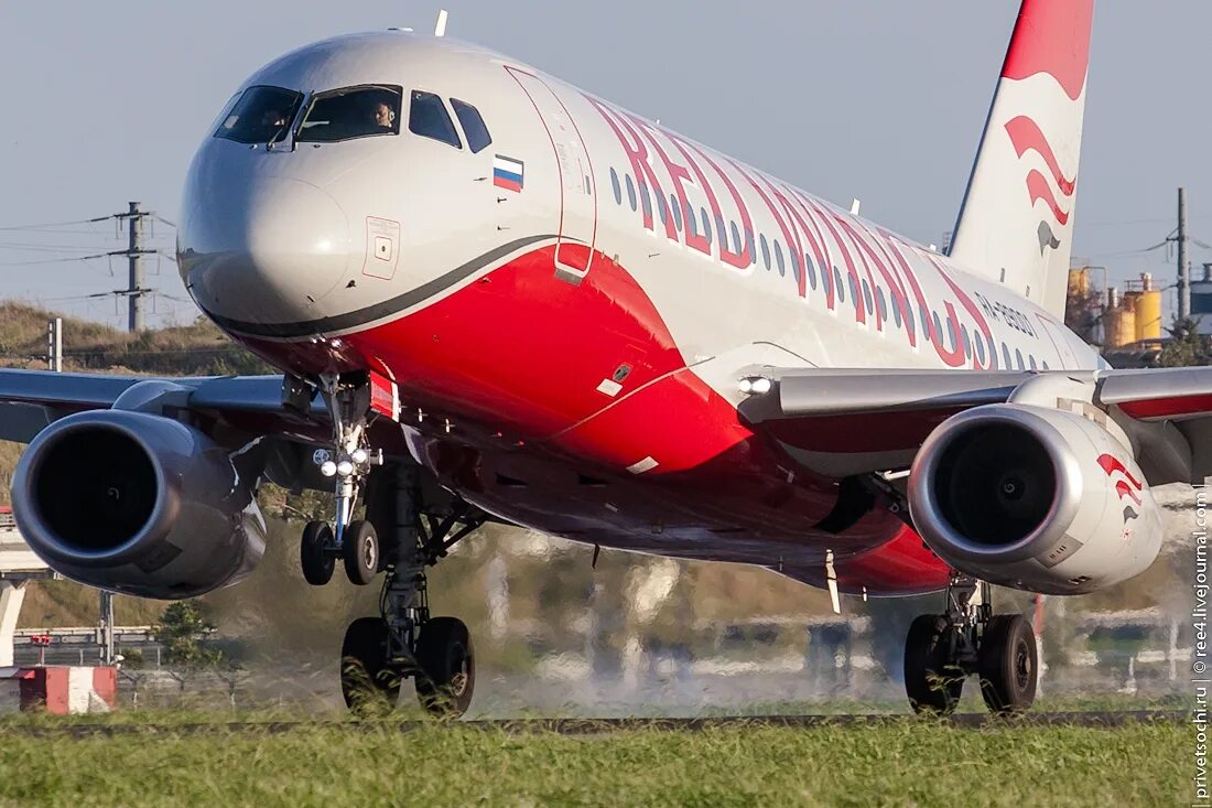 Red wings boeing 777. SSJ 100 Red Wings. SSJ 100 ред Вингс. Red Wings SSJ 100 салон. Сухой Суперджет 100-95 ред Вингс.