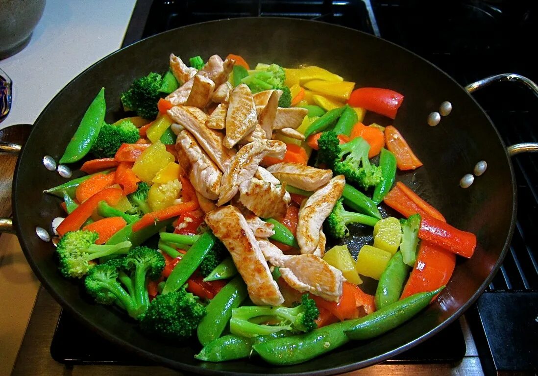 Fry vegetables. Стир Фрай. Овощи стир Фрай. Говядина стир Фрай с овощами. Овощи на сковороде.