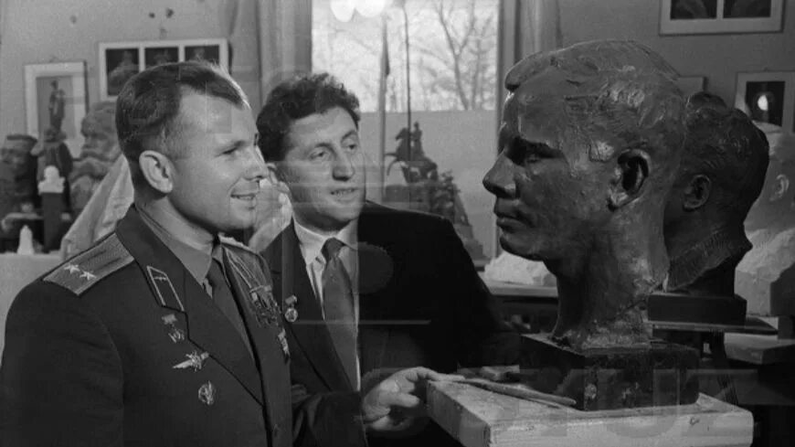 Кербель лев ефимович скульптор. Лев ефимович кербель. лев кербель скульптор. бюст гагарина кербель.