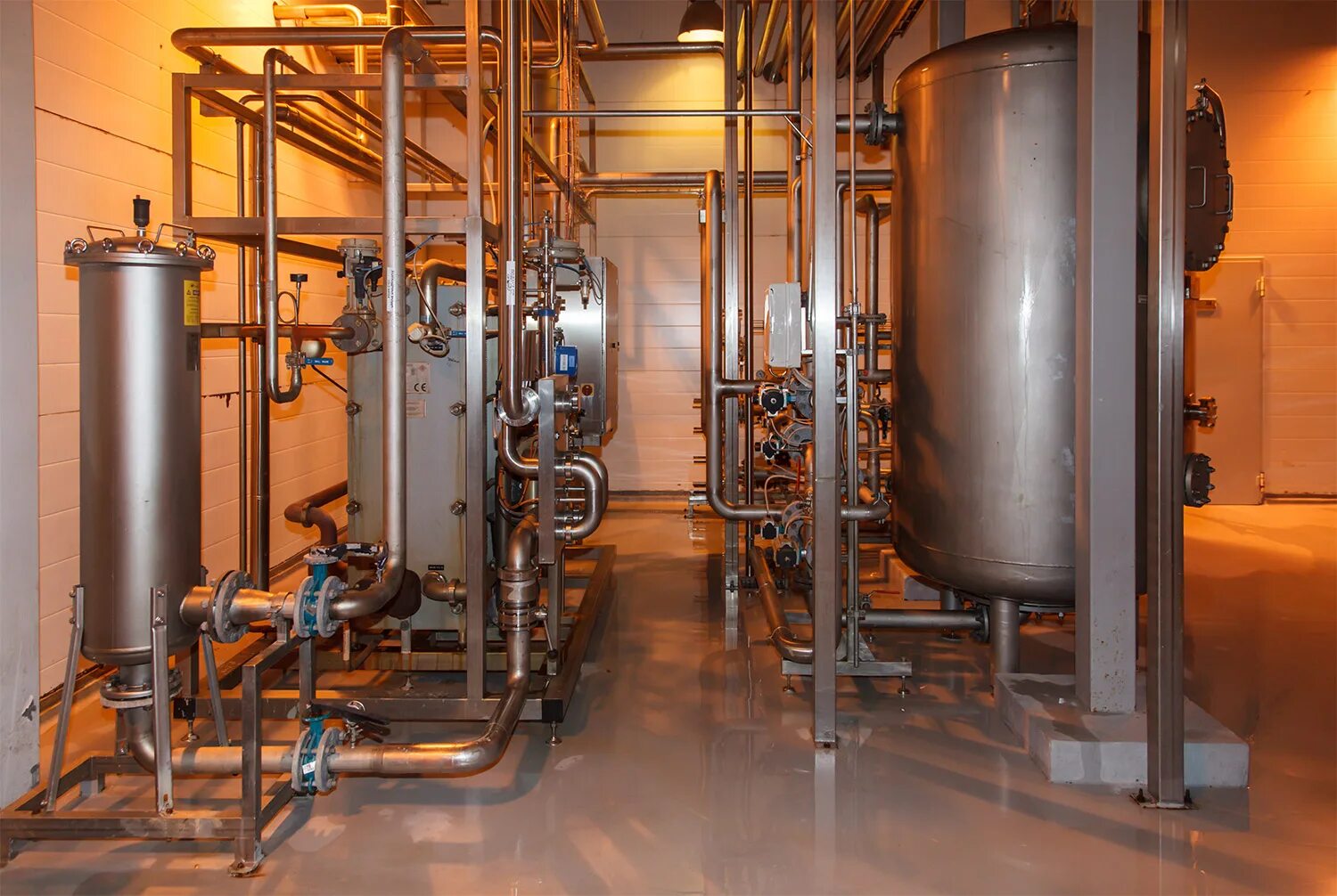 мембранные фильтрационные установки для пива gea. мембранные фильтрационные установки для пива gea. промышленные системы водоподготовки. отделение фильтрации. фильтр кизельгуровый destila.