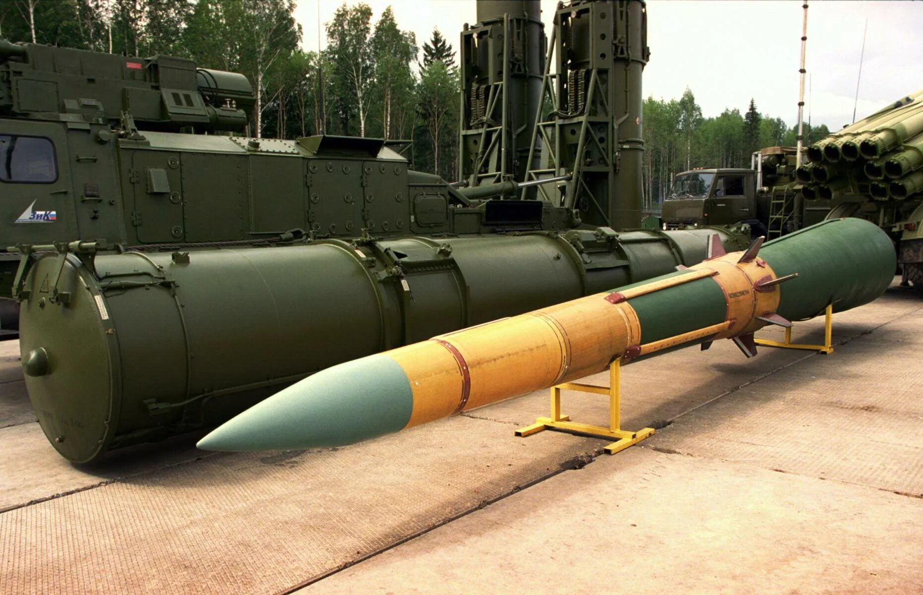 Комплекс с 300. С 25 офм ракета. Ракета с 300. Торнадо смерч рсзо. Ракета г 300.