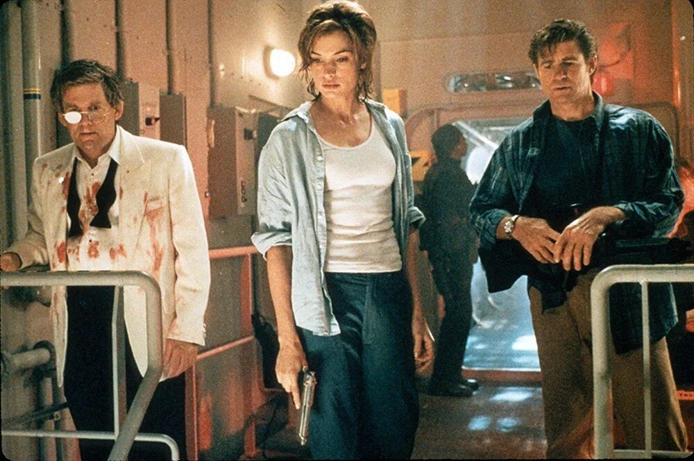 Бен аффлек и де армас фильм. Ана де армас фильмы с беном аффлеком. Великобритания, сша, 1977. Deep movies. Бездна 1977 постер.