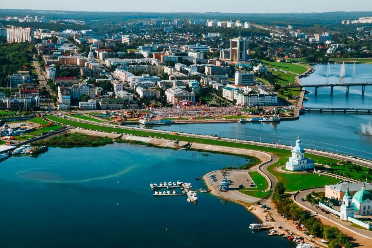 Памятник матери покровительнице в чебоксарах. Птичий полет чебоксары. Респ чебоксары. Столица чувашии чебоксары. Чувашия города чувашии чубоксар.