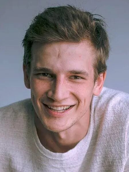 Евгений романцов. Евгений романцов актер. Евгении романцов. Алексей платонов молодежка. Евгении романцов.