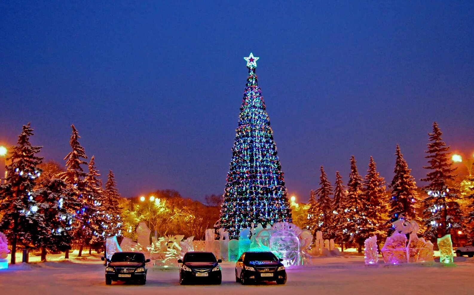 Преображенский храм зимой абакан. Город абакан красноярского края. Новогодний абакан. Черногорский парк абакан новый год. Каток преображенский абакан.