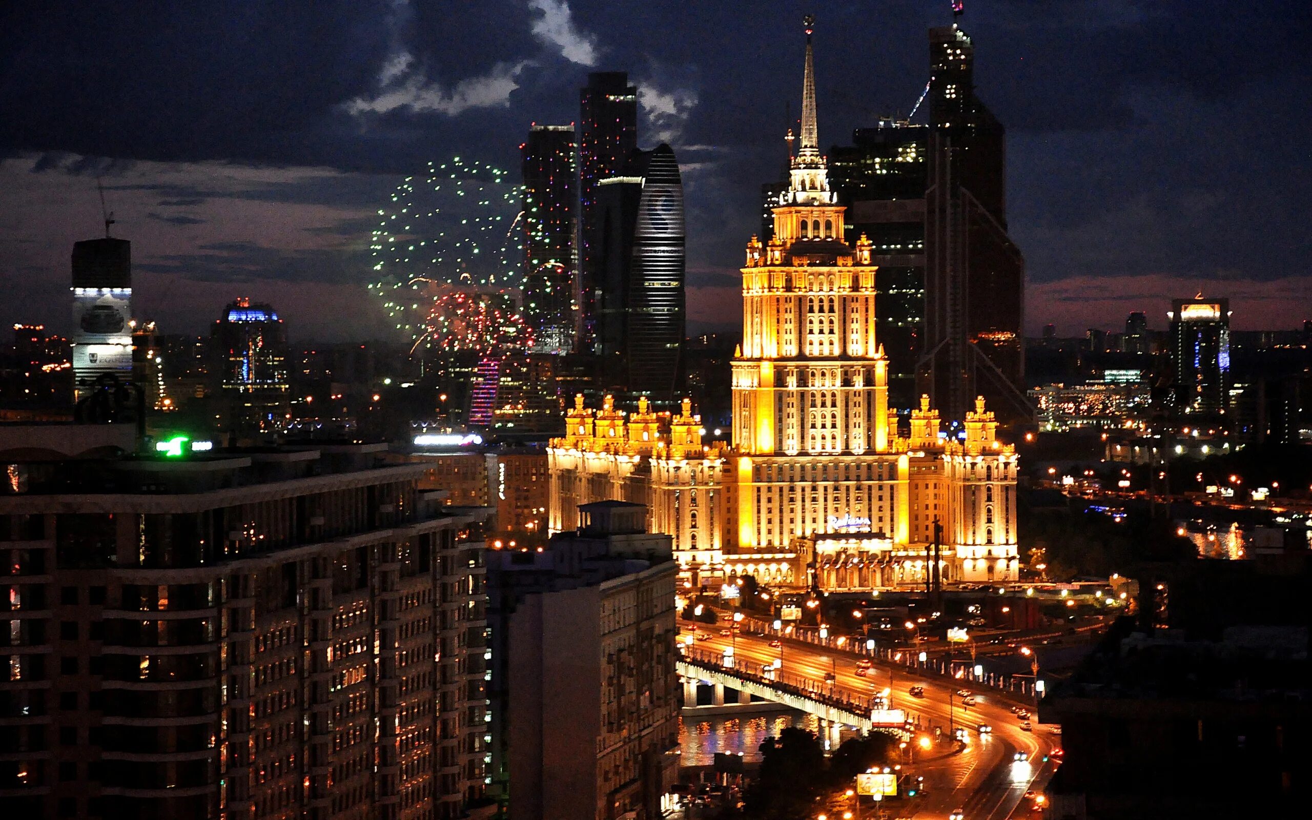 Красивые здания ночью. Москва. ночная москва. москва сити 2000. красивые виды ночной москвы.