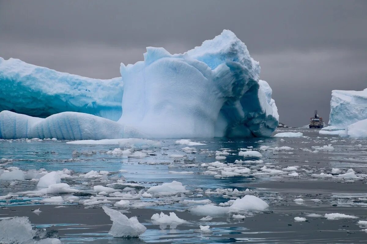 Лед 3 океан. Ледники айсберги Антарктиды. Таяние ледников в Арктике. Арктика Антарктика Антарктида. Ледяной Покров Антарктиды.