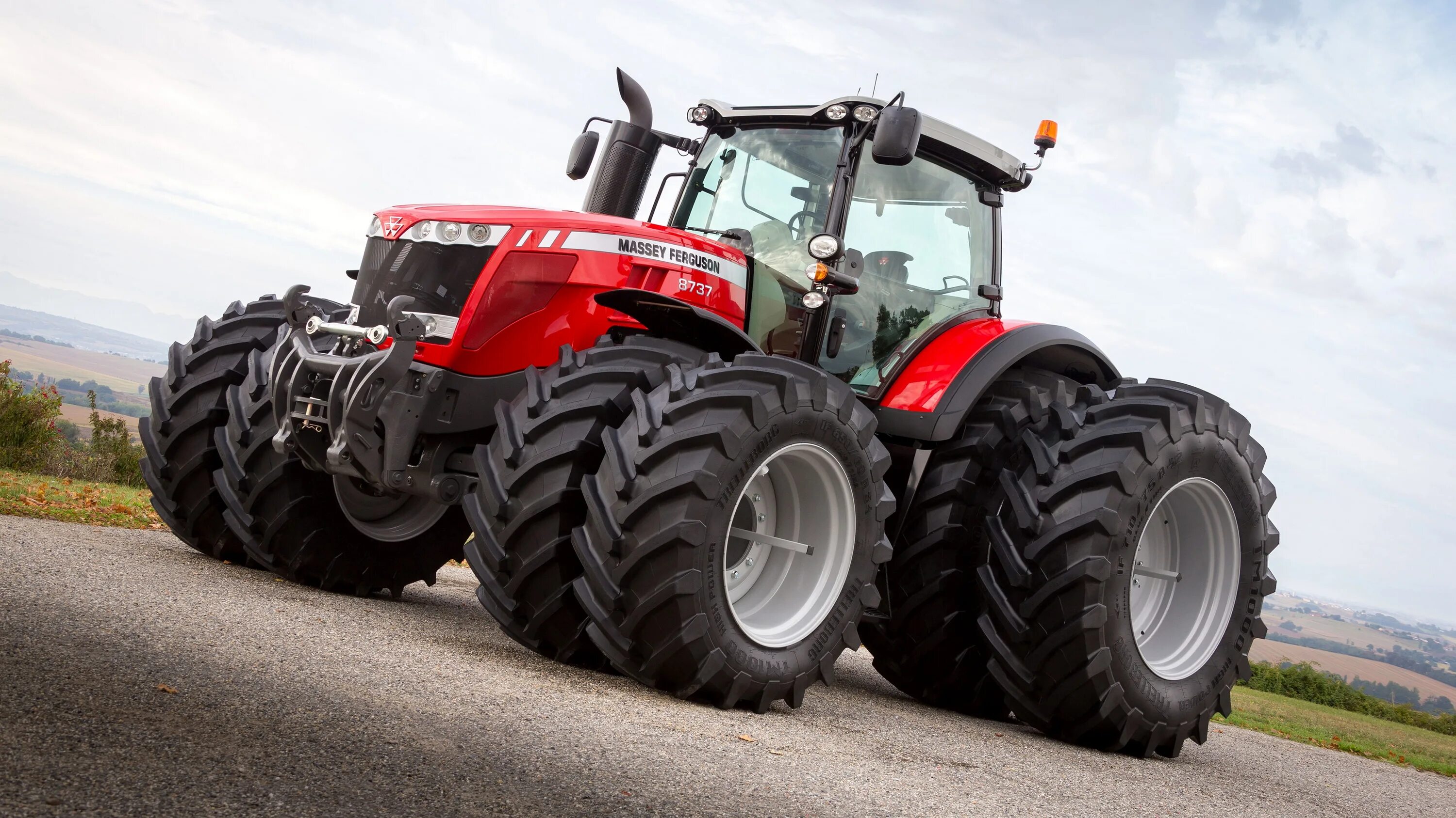 Под трактора. Трактор Massey Ferguson, mf8737. Massey Ferguson MF 8737 трактор колесный. Массей Фергюсон 8737. Трактор Массей Фергюсон 8737 фото.