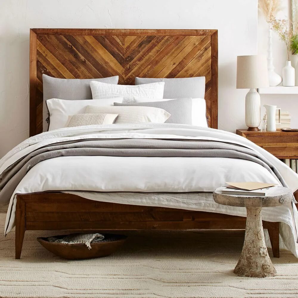 Изголовье кровати из дерева. Кровать с деревянным изголовьем. Кровать с деревянной спинкой. Оголовье кровати деревянное.
