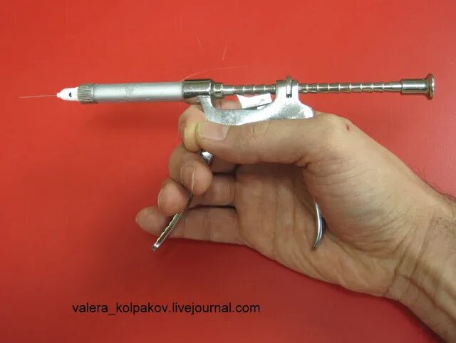 Автоматический шприц для внутримышечных инъекций. Пистолет инъектор динамика. Шприц пистолет полуавтоматический для инъекций. Шприц инъектор пистолет. Автоматический шприц-карандаш для инъекций.