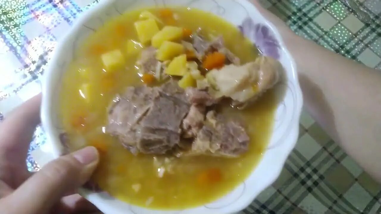 Рецепт горохового супа в казане. Гороховый суп с копченостями в афганском казане. Суп с копчеными ребрами в афганском казане. Гороховый суп в афганском казане. Гороховый суп в казане на плите.