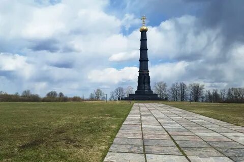 Колонна в поле
