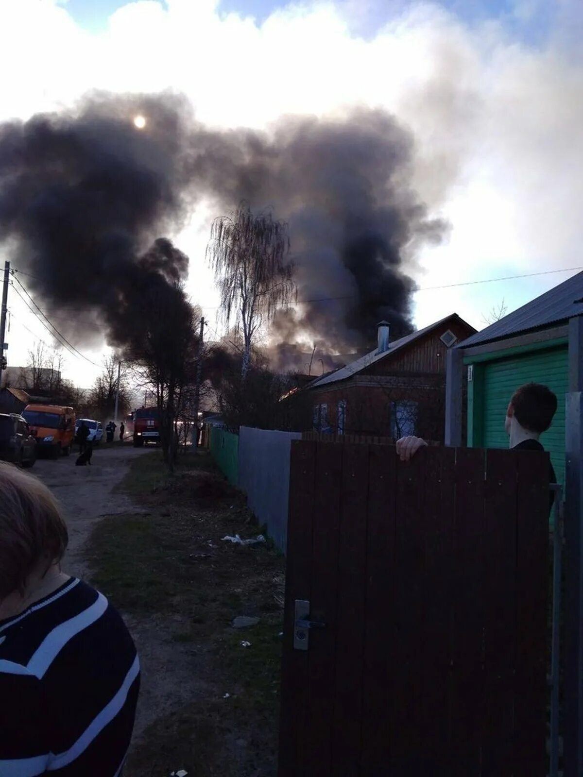 Пожар в озерах. Пожар Озеры вчера. Здания Озеры фото пожарная. Что сгорело в Озеры сегодня.