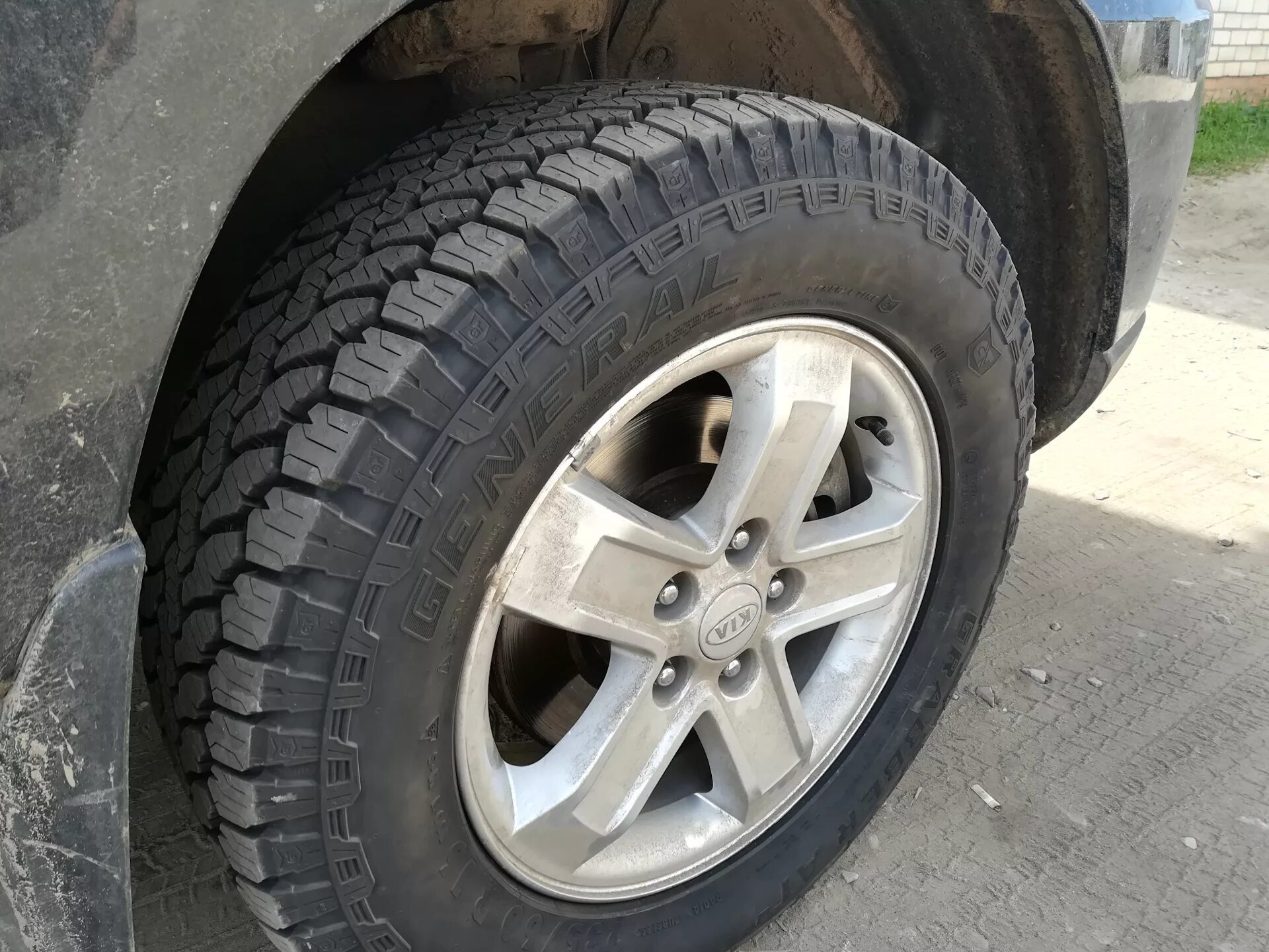 Шины 16 ат купить. General Tire Grabber at3 235/65 r17. General Tire Grabber at3 215/65 r16. General Tire Grabber at 235/60 r18. 235 60 16 АТ.