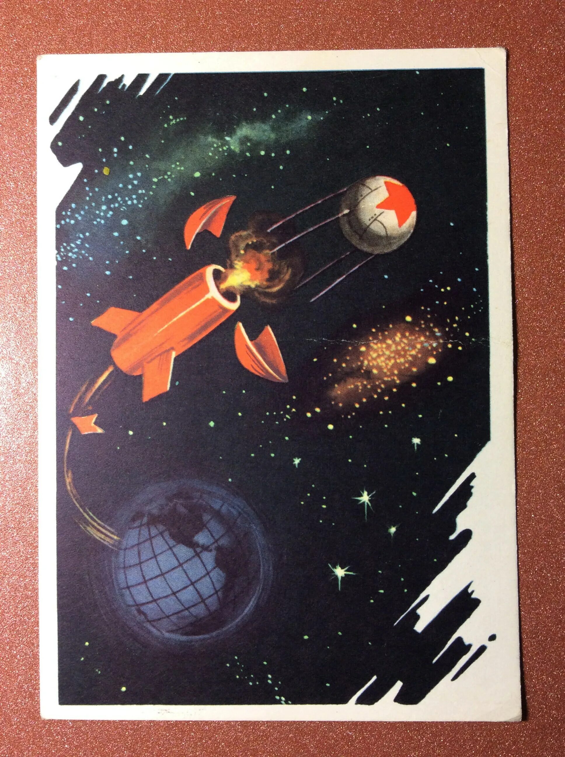 Рисунок первого спутника. Советские космические плакаты. Советские плакаты на тему космоса. Советские открытки космос. Советские космические открытки.