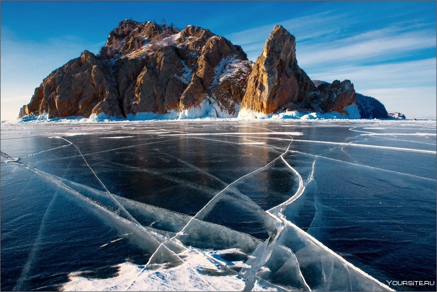 Зимний Байкал мыс Хобой. Мыс Хобой зимой. Ольхон Байкал лед. Озеро Ольхон на Байкале зимой. Лед на дне озера
