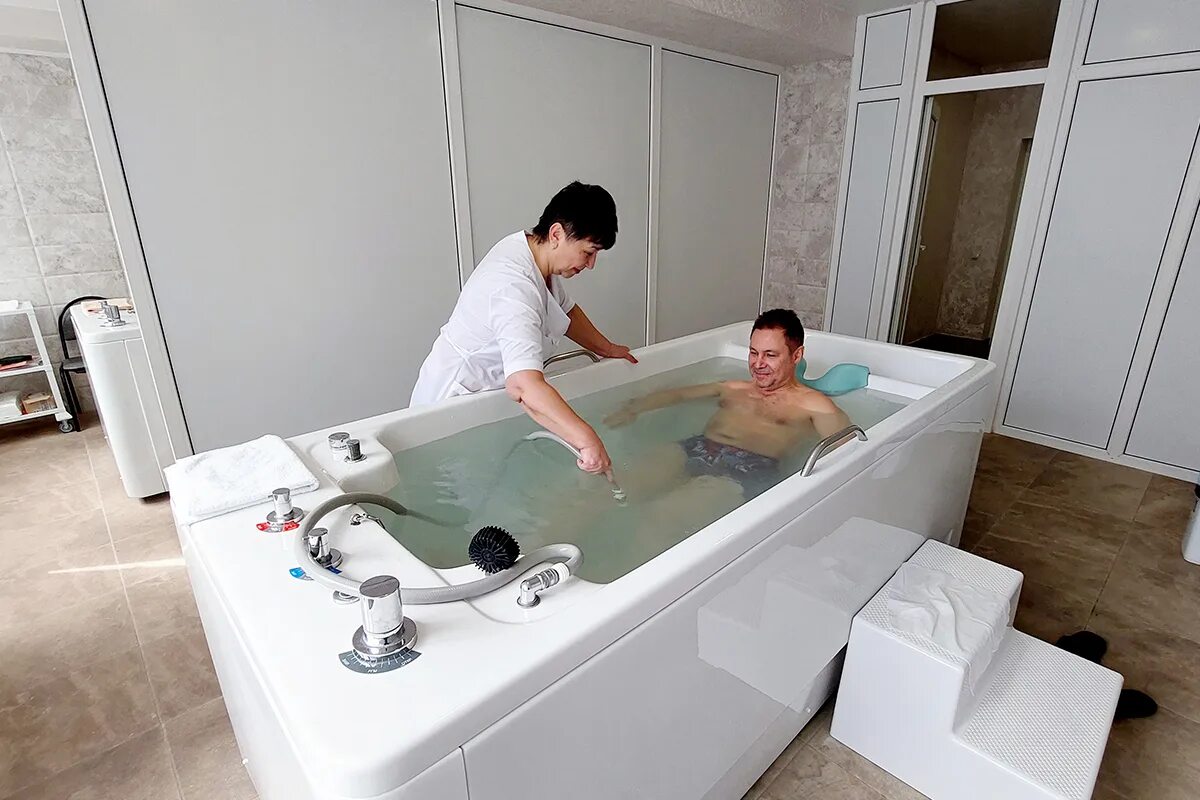 Санаторий с радоном в пятигорске галерея палас. Лечебные санатории россии опорно-двигательного аппарата. Подводный массаж. Пятигорск санатории с лечением опорно двигательной системы. Санаторий опорно двигательного аппарата в подмосковье.