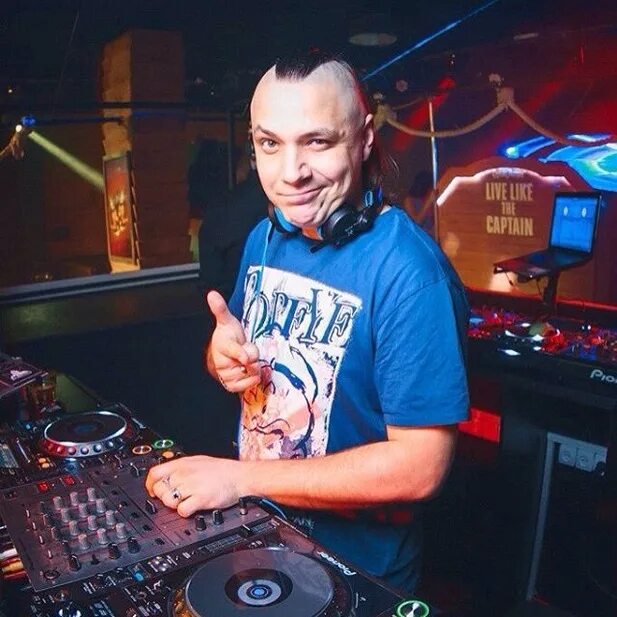 Dj lenin. Dj lenin. Диджей ленин мурманск. Дж холлувей с женой. Dj lenin psy.