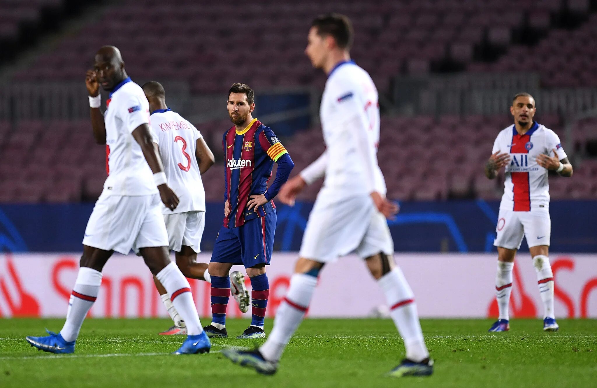 Paris saint germain fc barcelona match. Париж сен Жермен Барселона. Месси ПСЖ Барселона. Барселона ПСЖ 1 1. Барселона лига чемпионов 2021.