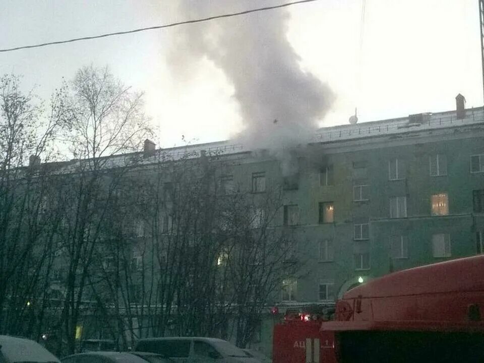 Вчера в мурманске. Пожар в мурманске в квартире. Фото мурманска сегодня. Пожар в мурманске вчера на кольском проспекте. Вчера в мурманске.