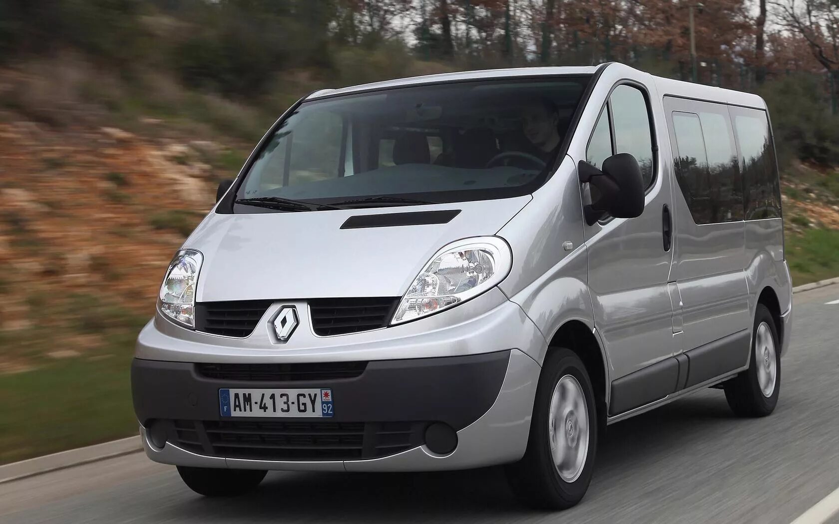 Фото трафик. Рено трафик 8 местный. Renault Traffic 2006. Renault Trafic II 2010. Рено трафик 2006.