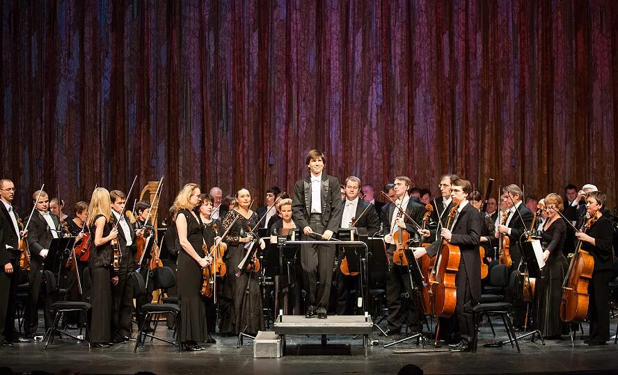 аккомпаниатор-концертмейстер. сергей тарасов новая опера. аида новая опера. оркестр московского театра новая опера им е в колобова. хор новой оперы.