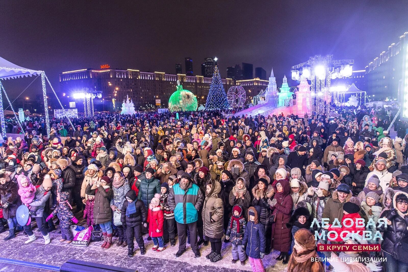 Прямой эфир новый год 2024 год. Поклонная гора в Москве 2022. Поклонная гора в Москве на новый год 2022. Поклонная гора новый год. Фестиваль ледовая Москва.