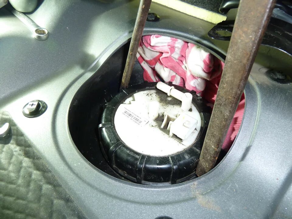 Замена топливного фильтра - Nissan Qashqai (2G), 2 л, 2014 года плановое ТО DRIV