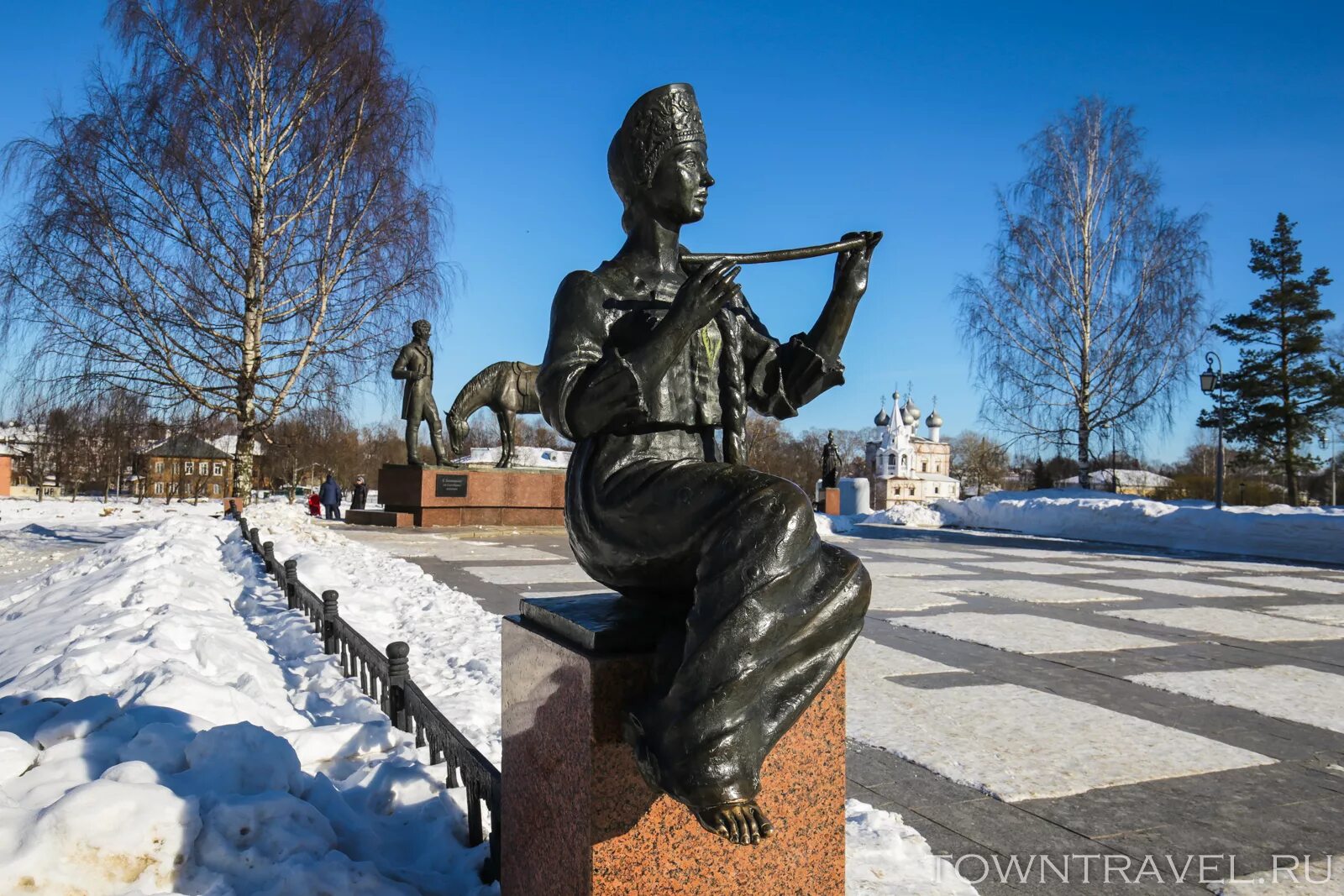 Прогулка по москве батюшков. Кремлевская площадь памятник батюшкову. вологда памятники на кремлёвской площади. вологда кремлёвская площадьпамятник. статуя музы вологда.