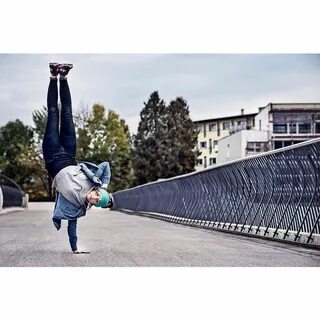 Look a me falling